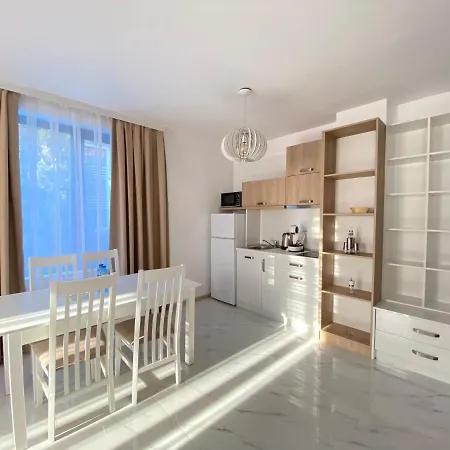 Aparthotel The Paradise 3*