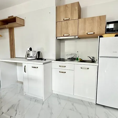 アパートホテル The Paradise プリモルスコ